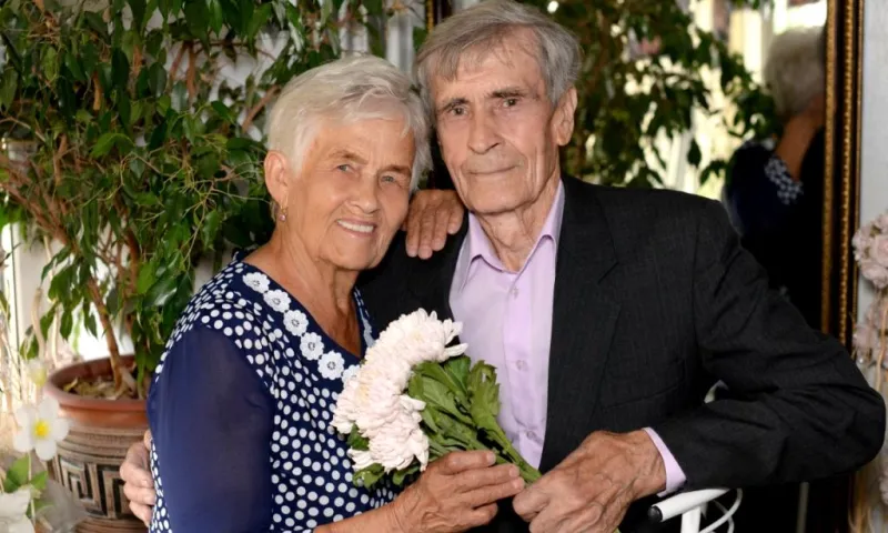 Семейная пара из Барнаула отметила 60 лет в браке