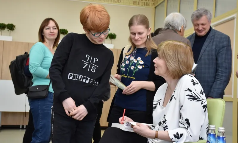 Лауреат премии «Большая книга» рассказала барнаульским читателям, что происходит с современной литературой