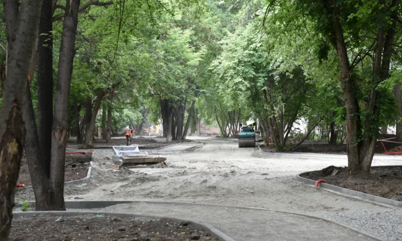 Аллею в барнаульском посёлке Южном продолжают благоустраивать