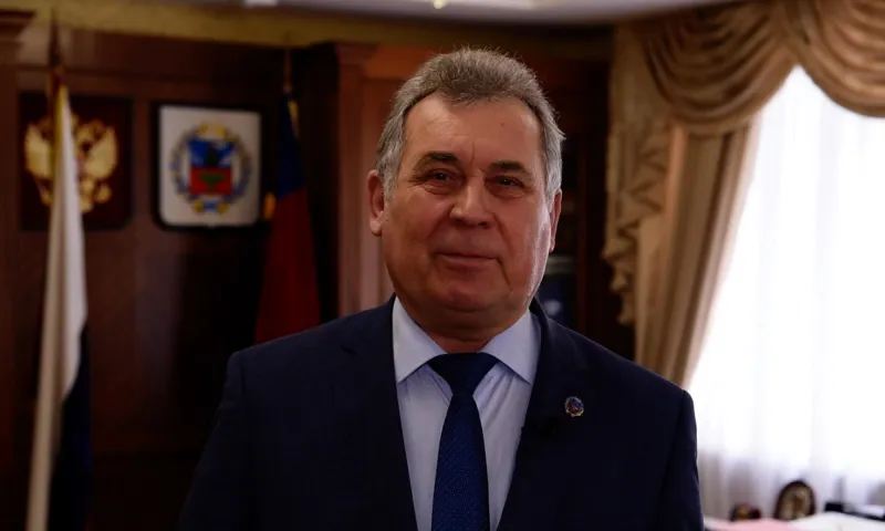 Председатель АКЗС Александр Романенко поздравил женщин с 8 Марта