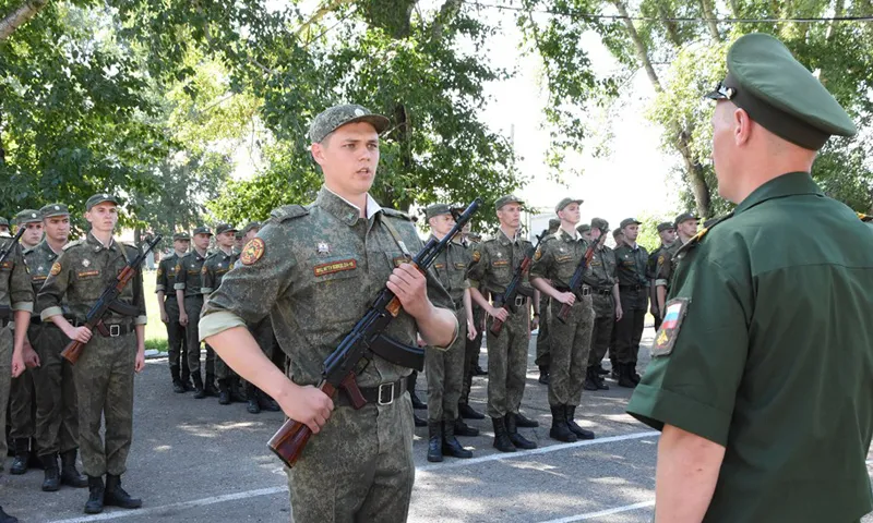 Около 300 студентов отправились на военные сборы в Алтайском крае