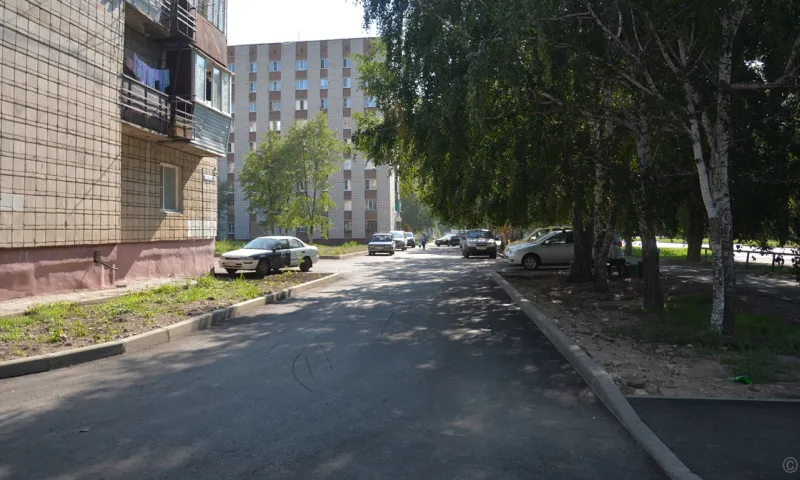 11 дворов заасфальтировали в Ленинском районе в Барнауле