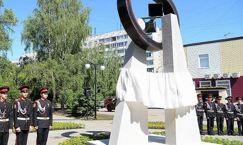 Памятный знак, посвященный 75-летию полного освобождения Ленинграда от фашистской блокады, установили в Барнауле