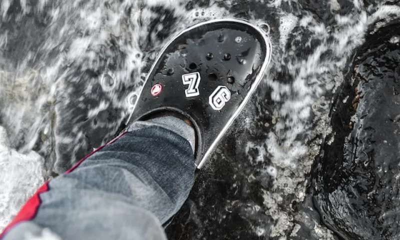 «Крокодилы» вернулись. Обувные магазины Crocs возобновили работу в России