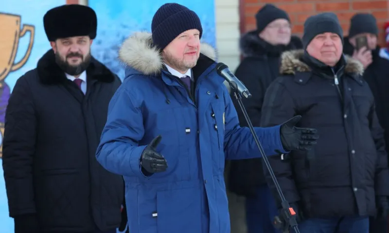 Губернатор  Виктор Томенко поздравил семейные команды с победой в зимней олимпиаде сельских спортсменов Алтайского края