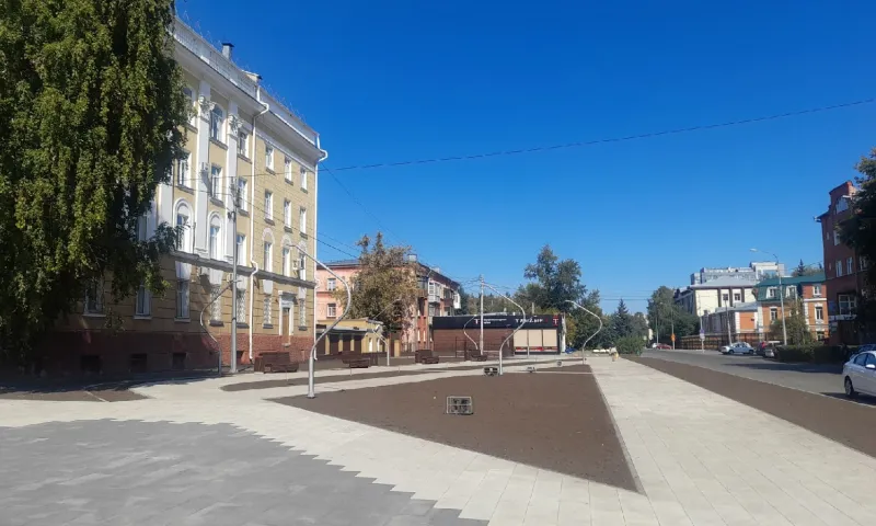 Барнаульцам запретят парковать личный транспорт вдоль сквера Медиков