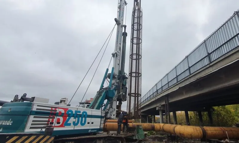 На путепроводе на Новом рынке в Барнауле приступили к установке буронабивных свай