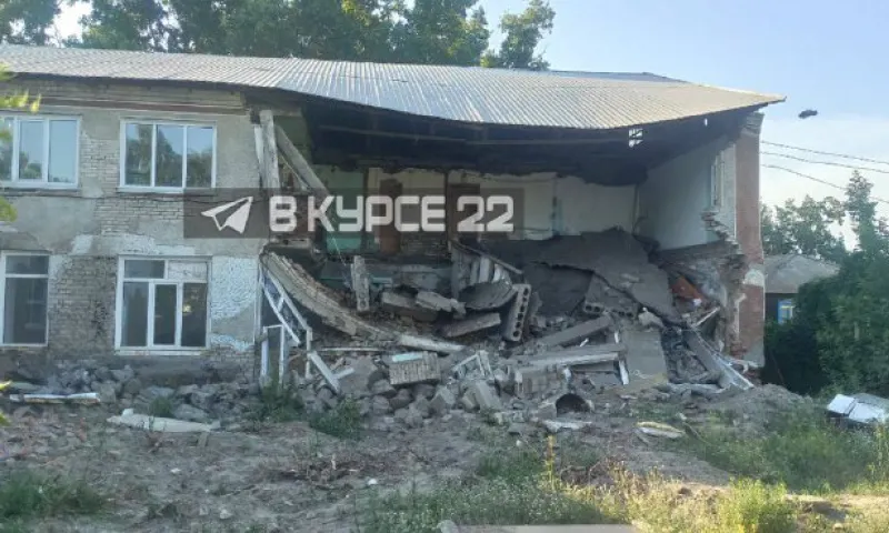 Лицей обрушился во время строительных работ в Алтайском крае