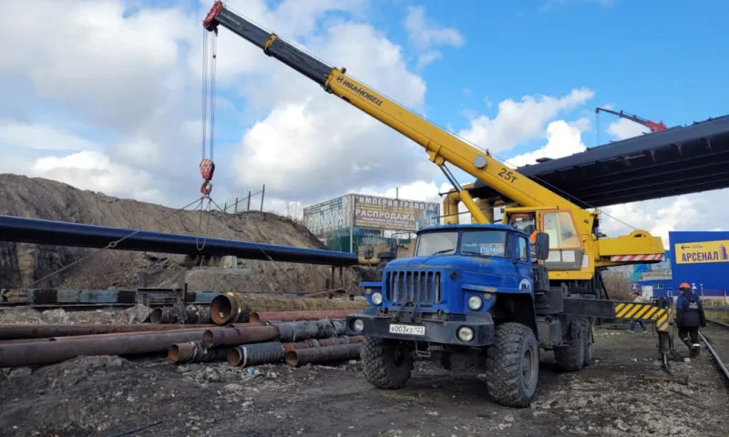 Буронабивные сваи и котлованы для новых опор сооружают на путепроводе на проспекте Ленина в Барнауле