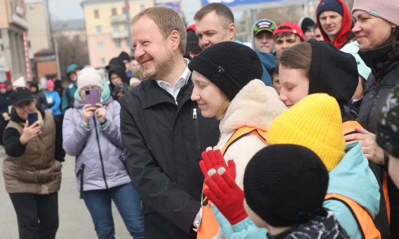 Губернатор Виктор Томенко поприветствовал участников традиционной легкоатлетической эстафеты на призы «Алтайской правды»