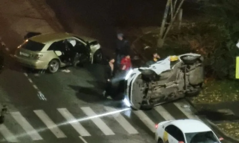 Семь человек пострадали в ДТП с такси в Барнауле