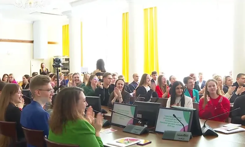 Алтайская делегация отправилась на Всемирный фестиваль молодёжи в Сочи