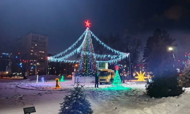 Новогодний городок обустроили в Парке спорта Алексея Смертина в Барнауле