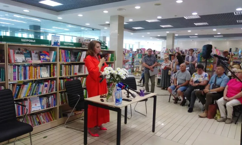 «Все книги я пишу ей»: Екатерина Рождественская представила новую книгу в Барнауле