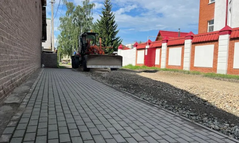 К ремонту сельских дорог приступили в Барнауле