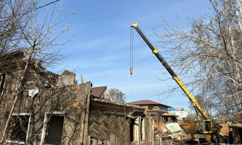 Два аварийных дома сносят в Барнауле