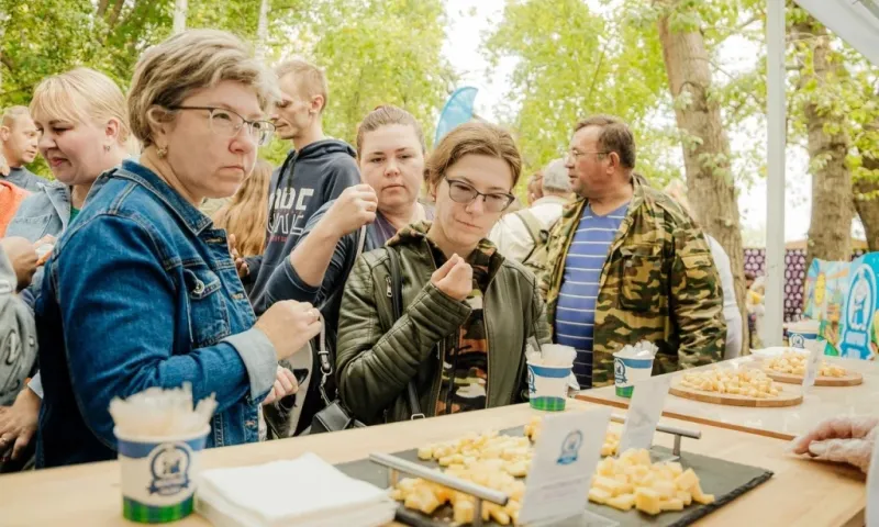 Более двух с половиной тонн продукции и деликатесов приобрели гости гастрономического фестиваля в Барнауле