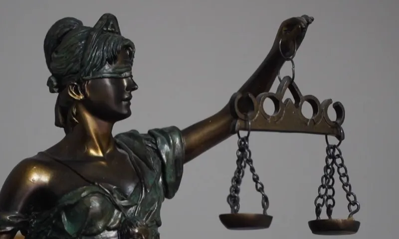 Внучка оформила заём на свою слабовидящую бабушку в Алтайском крае