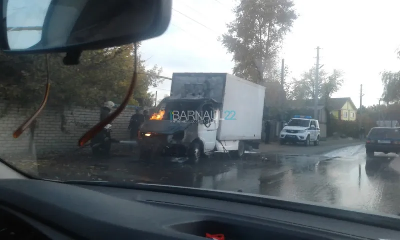«Газель» загорелась на дороге в барнаульском селе