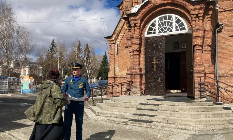 Сотрудники МЧС провели рейды, чтобы заранее проверить безопасность храмов Алтайского края перед Пасхой