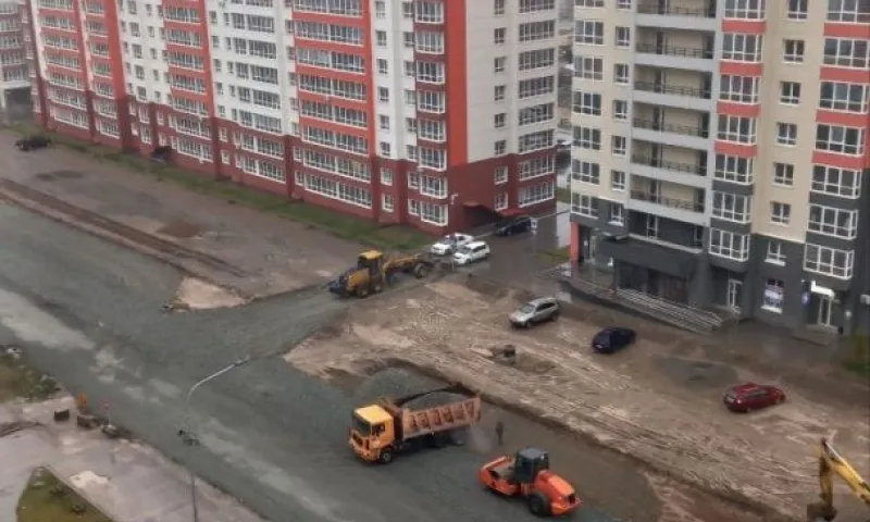 Движение автомобилей временно перекрыли на одной из улиц Барнаула