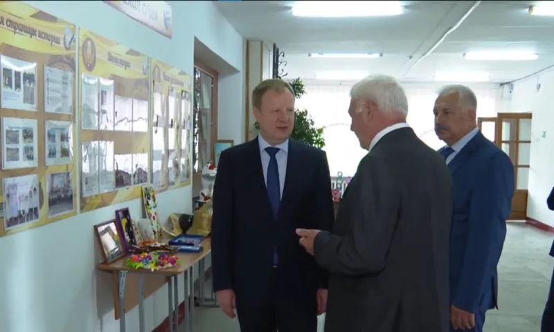 Педагоги школы в селе Советское обратились за помощью к губернатору Виктору Томенко
