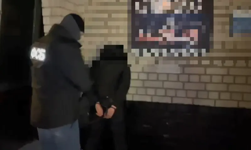 18-летнего жителя Алтайского края задержали за попытку поджога военкомата