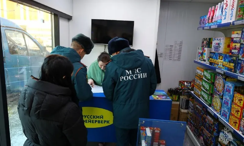 Рейды по точкам продажи пиротехники проводят в Алтайском крае