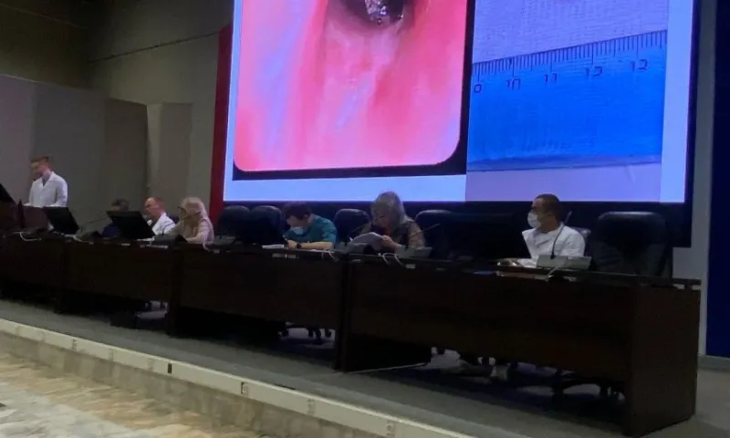Сибирские врачи спасли жизнь ребенку, который подавился семечкой