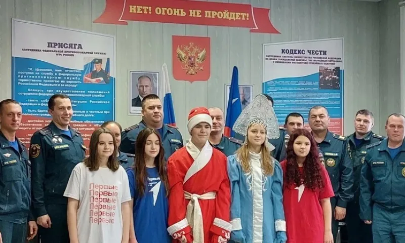Активисты «Движения первых» поздравили более 5 тысяч жителей Алтайского края, работающих в новогодние праздники 