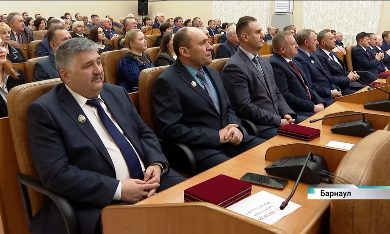 Работников отрасли сельского хозяйства и перерабатывающей промышленности наградили в региональном правительстве