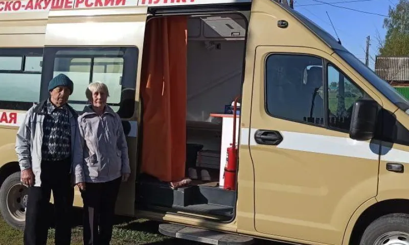 Врачи провели осмотр жителей удаленного района в Ребрихе 