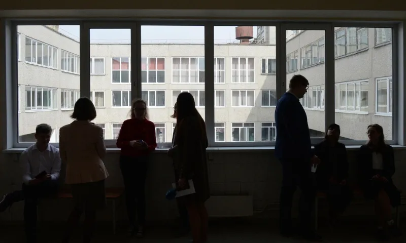 Учащихся одной из школ Новоалтайска эвакуировали из-за распыленного неизвестного вещества