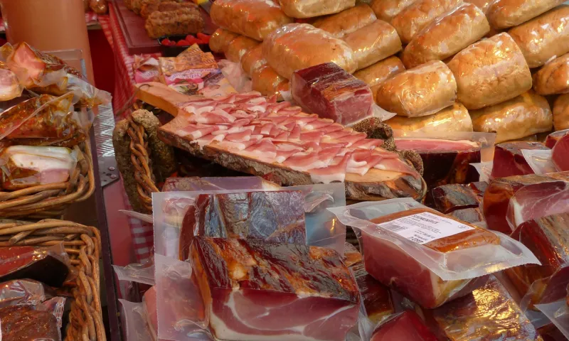 Продуктовые новогодние ярмарки пройдут сегодня в Барнауле