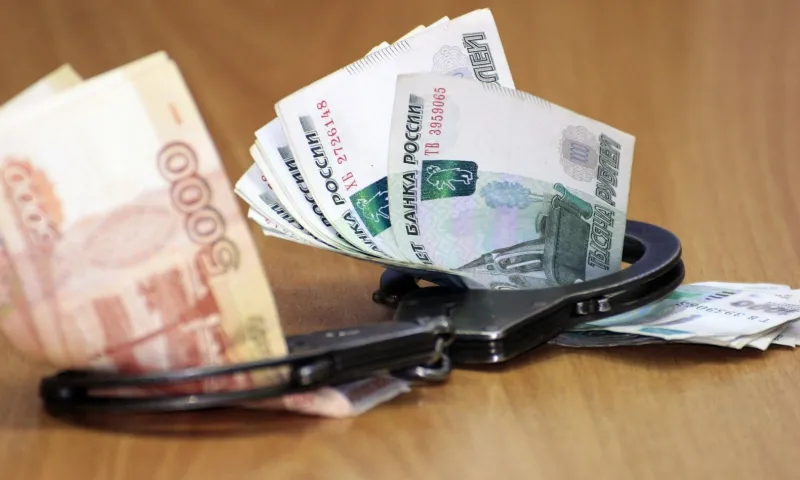 Сотрудник алтайского предприятия предстанет перед судом по обвинению в коррупции