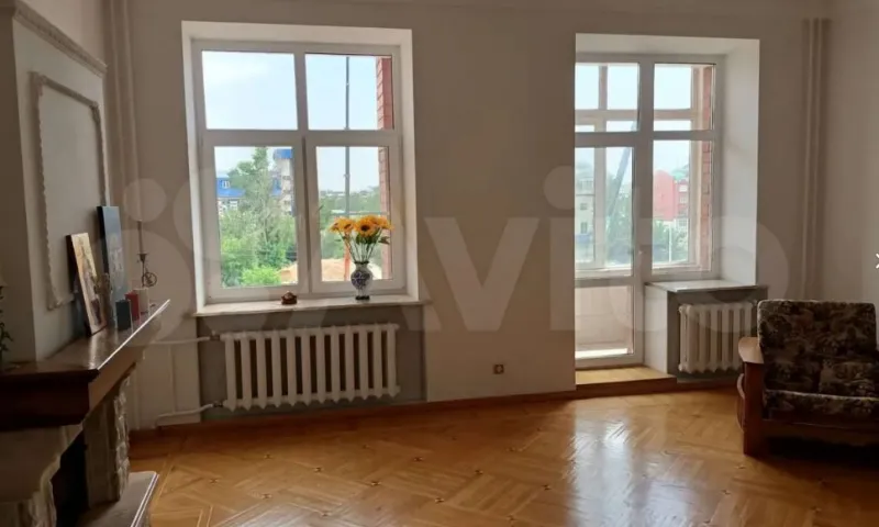 Четырехкомнатную квартиру с камином продают за 18,4 миллиона рублей в Барнауле