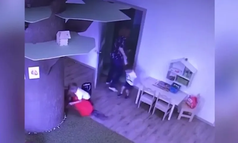 Несчастливое дело. Бывшим сотрудникам барнаульского детсада Happy Baby, истязавшим подопечных, практически не изменили наказание