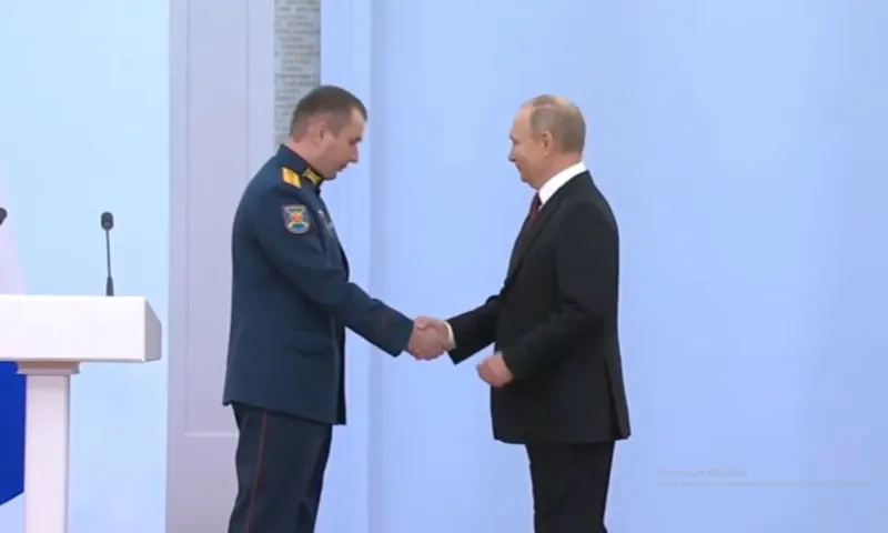 Владимир Путин наградил медалью «Золотая Звезда» уроженца Алтайского края 