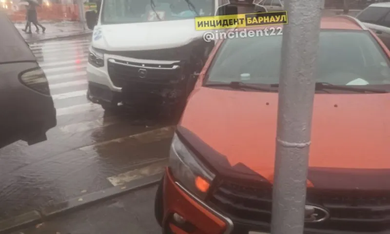 ДТП с маршруткой произошло в Барнауле