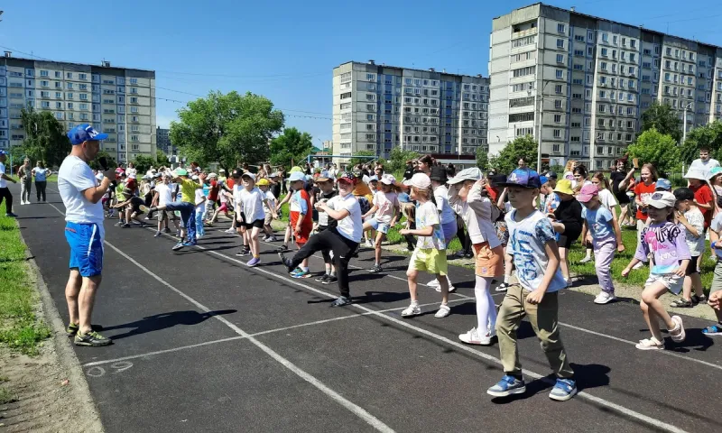 Чемпионы России и Европы провели тренировку для школьников в Бийске 