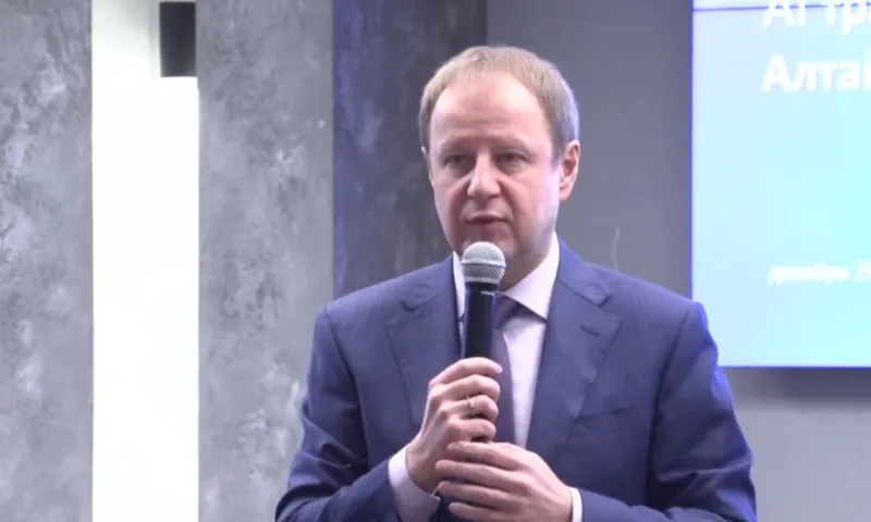 Виктор Томенко поприветствовал участников дизайн-сессии по внедрению искусственного интеллекта в Алтайском крае 