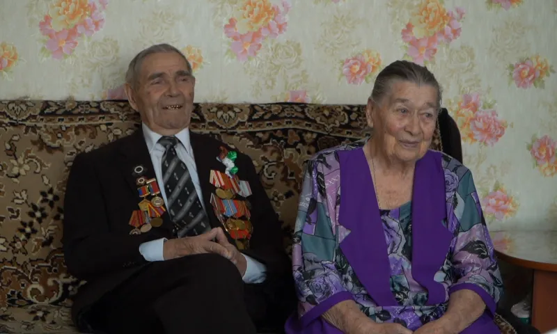 Медали к 80-летию Победы вручили супругам из Новоалтайска, прожившим вместе больше 70 лет