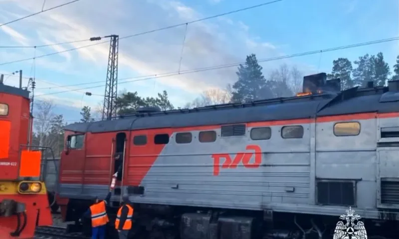 Поезд загорелся на станции в Тальменском районе