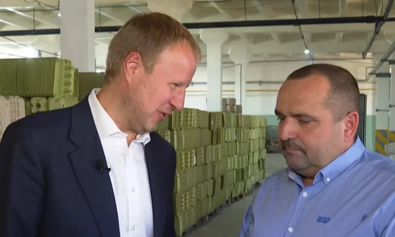 Губернатор Виктор Томенко посетил компанию «Сибтара»