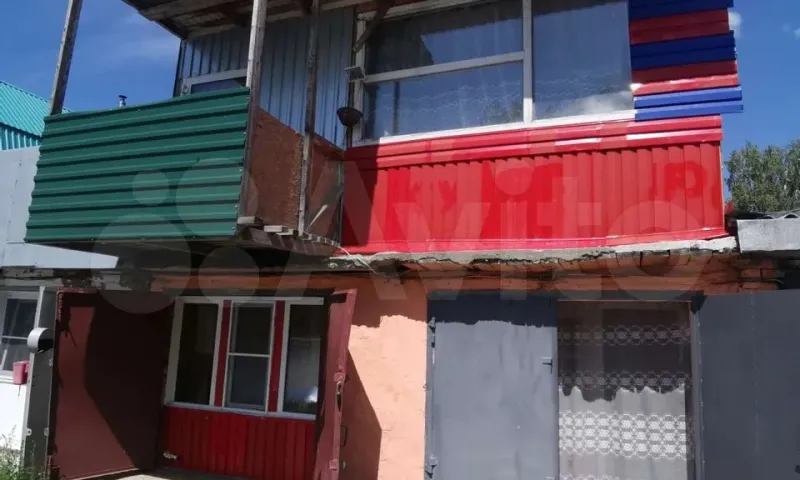 Двухэтажный гараж с видом на реку продают в Бийске