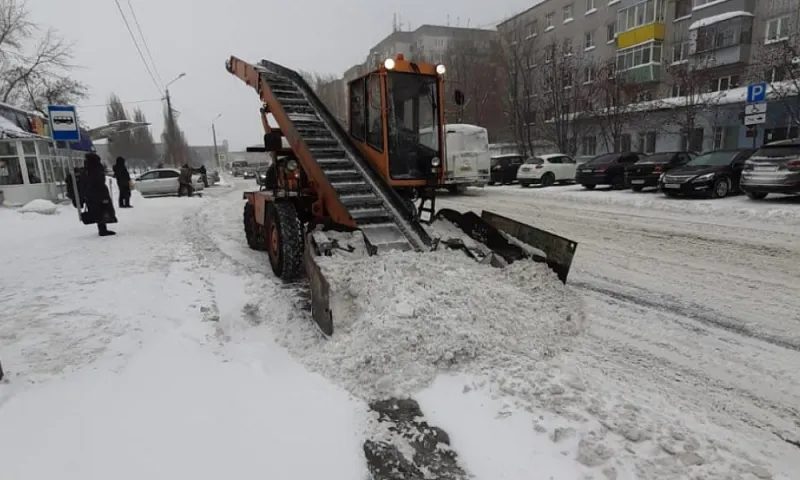Более 30 тысяч кубометров снега вывезли за выходные с дорог Барнаула