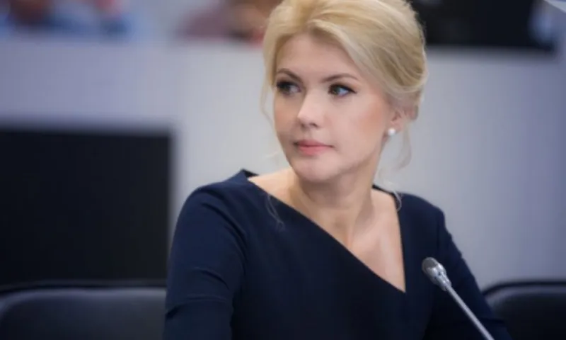 Подозреваемой в хищении 50 миллионов рублей уроженке Алтайского края Марине Раковой предъявили ещё одно обвинение