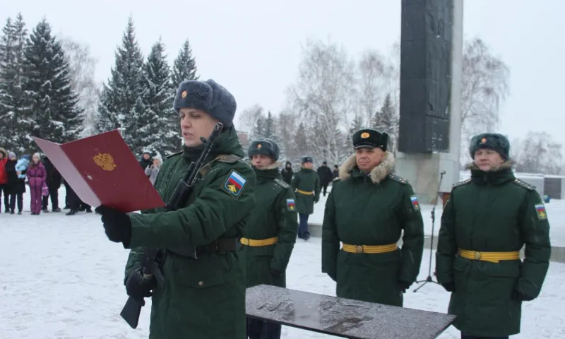Военнослужащие Алтайского края приняли присягу в Барнауле