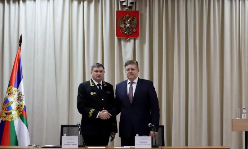 Полпред президента РФ в СФО Анатолий Серышев посетил кассационный военный суд в Новосибирске