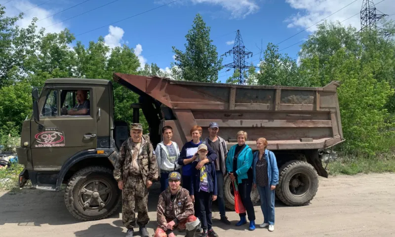 Более 200 мешков мусора вывезли с реки Пивоварки в Барнауле